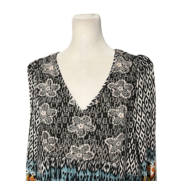 Sundance Stella Black Ikat Embroidered Vneck Top Size Large - Picture 3 of 8